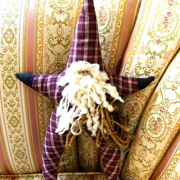 Handmade Primitive Folk Santa - Star-Shaped with Grapevine Wreath and Yarn Beard - Picture 4 of 10